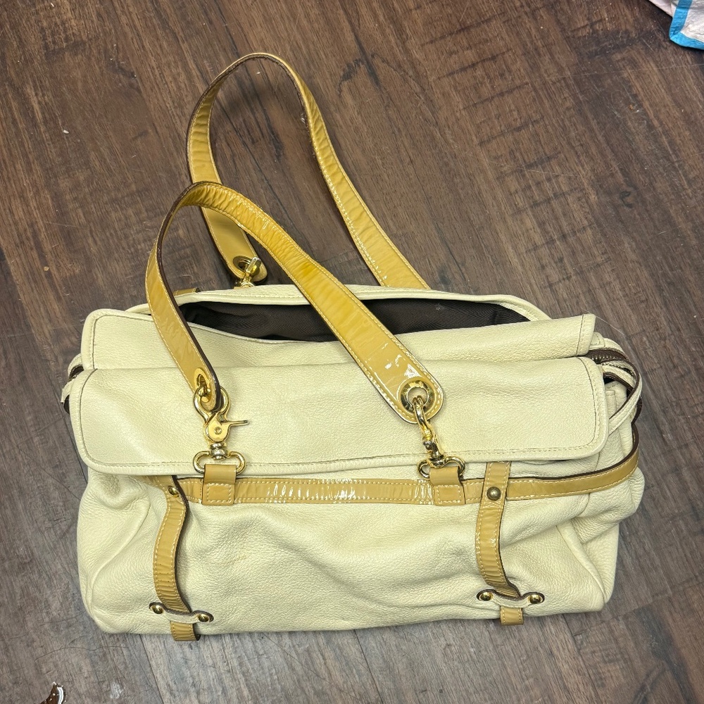 Be & D Cream bag brand new absolutely no damage